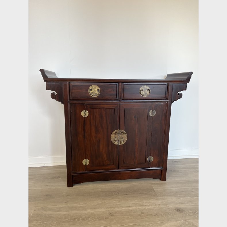 Skab med 2 l�ger og 2 skuffer foroven