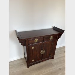 Skab med 2 l�ger og 2 skuffer foroven