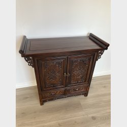 Skab med 2 l�ger og 2 skuffer nederst