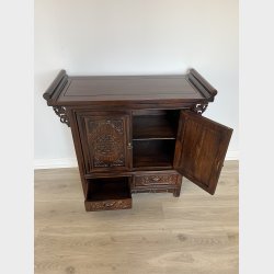 Skab med 2 l�ger og 2 skuffer nederst