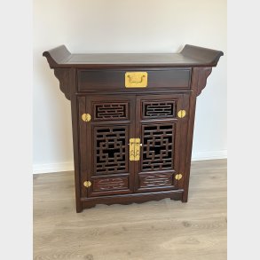 Skab med 2 udsk�rne l�ger og skuffe