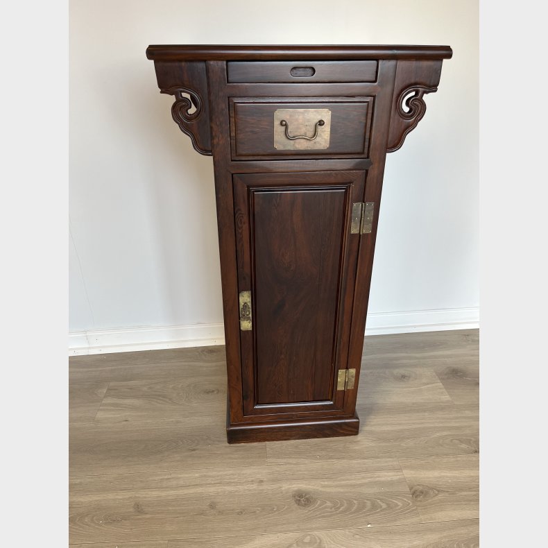 Skab med skuffe og 1 l�ge