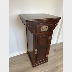 Skab med skuffe og 1 l�ge