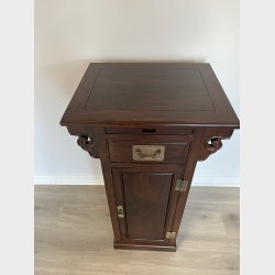 Skab med skuffe og 1 l�ge