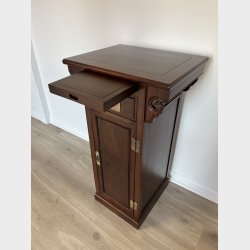 Skab med skuffe og 1 l�ge