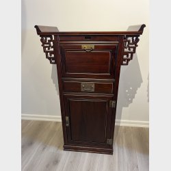 Skab med sekret�rl�ge, bred model