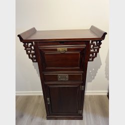 Skab med sekret�rl�ge, bred model