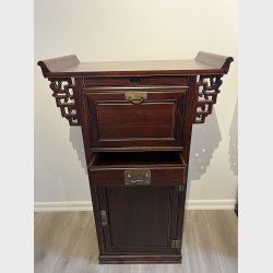 Skab med sekret�rl�ge, bred model