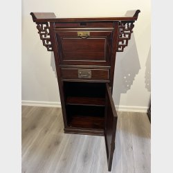 Skab med sekret�rl�ge, bred model