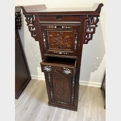 Skab med sekret�rl�ge og intarcia