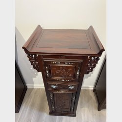 Skab med sekret�rl�ge og intarcia