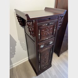 Skab med sekret�rl�ge og intarcia