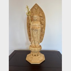 Buddha statue i tr�