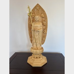 Buddha statue i tr�