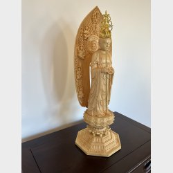 Buddha statue i tr�