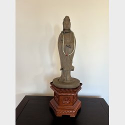 Buddhastatue i tr�