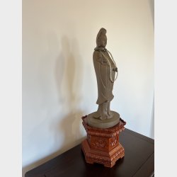 Buddhastatue i tr�