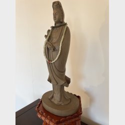 Buddhastatue i tr�