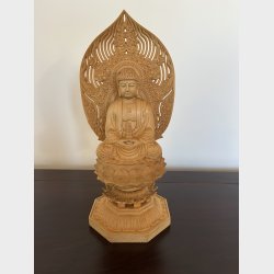 Buddha statue i tr�