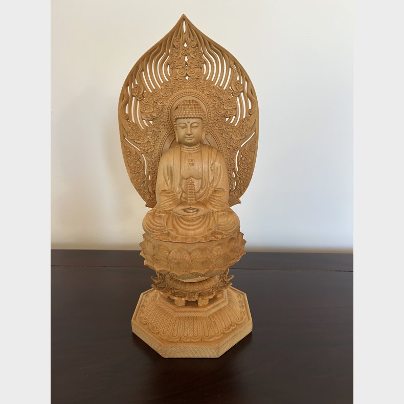 Buddha statue i tr�