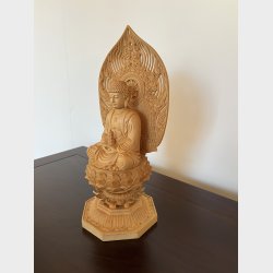 Buddha statue i tr�