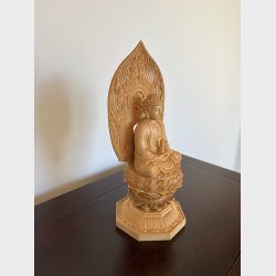 Buddha statue i tr�
