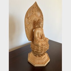 Buddha statue i tr�