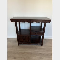 Hylde med skuffe og lille skab med 2 l�ger