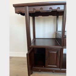 Hylde med skuffe og lille skab med 2 l�ger