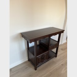 Hylde med skuffe og lille skab med 2 l�ger